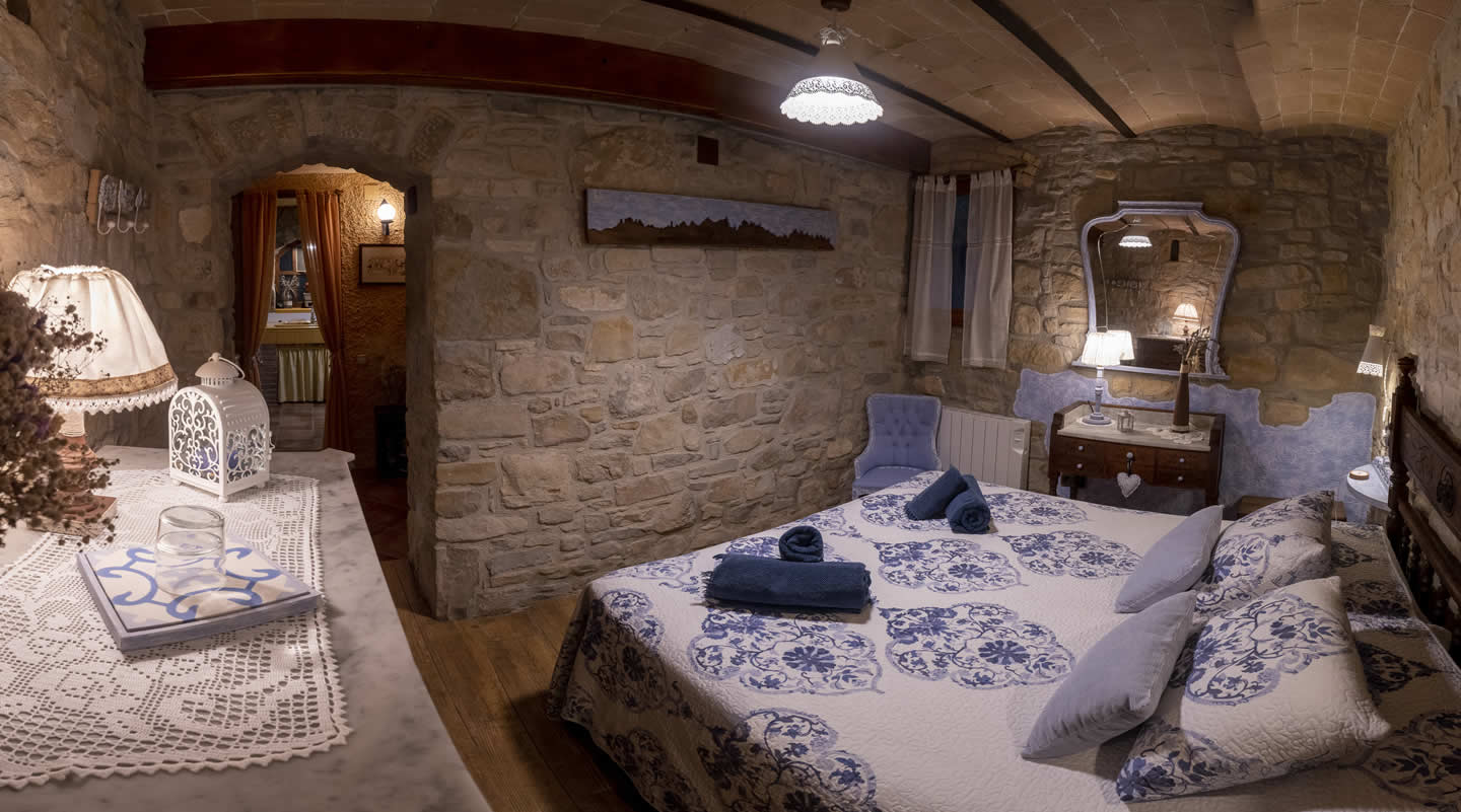 Paisaje, bodega y cata con noche en Ca la Julita